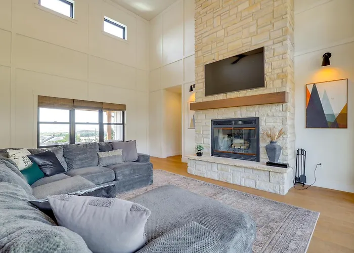 Nat'l Forest Access & Mtn Views: Family Holiday home *