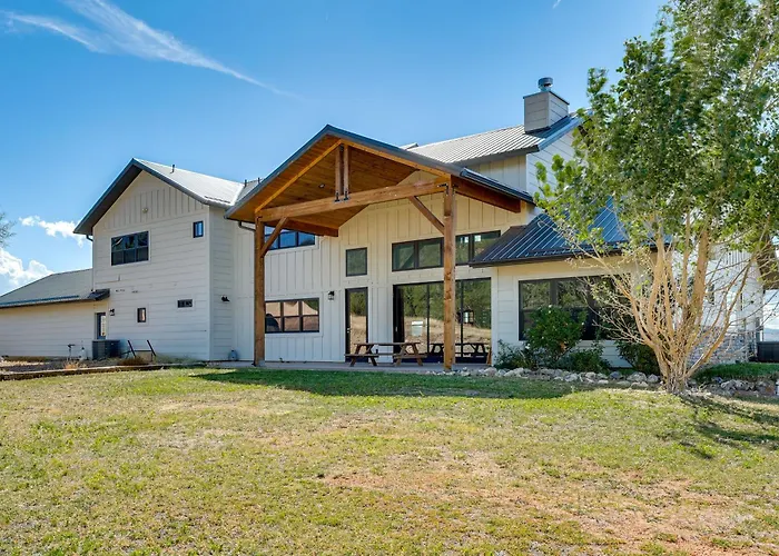 Nat'l Forest Access & Mtn Views: Family Holiday home Eagar